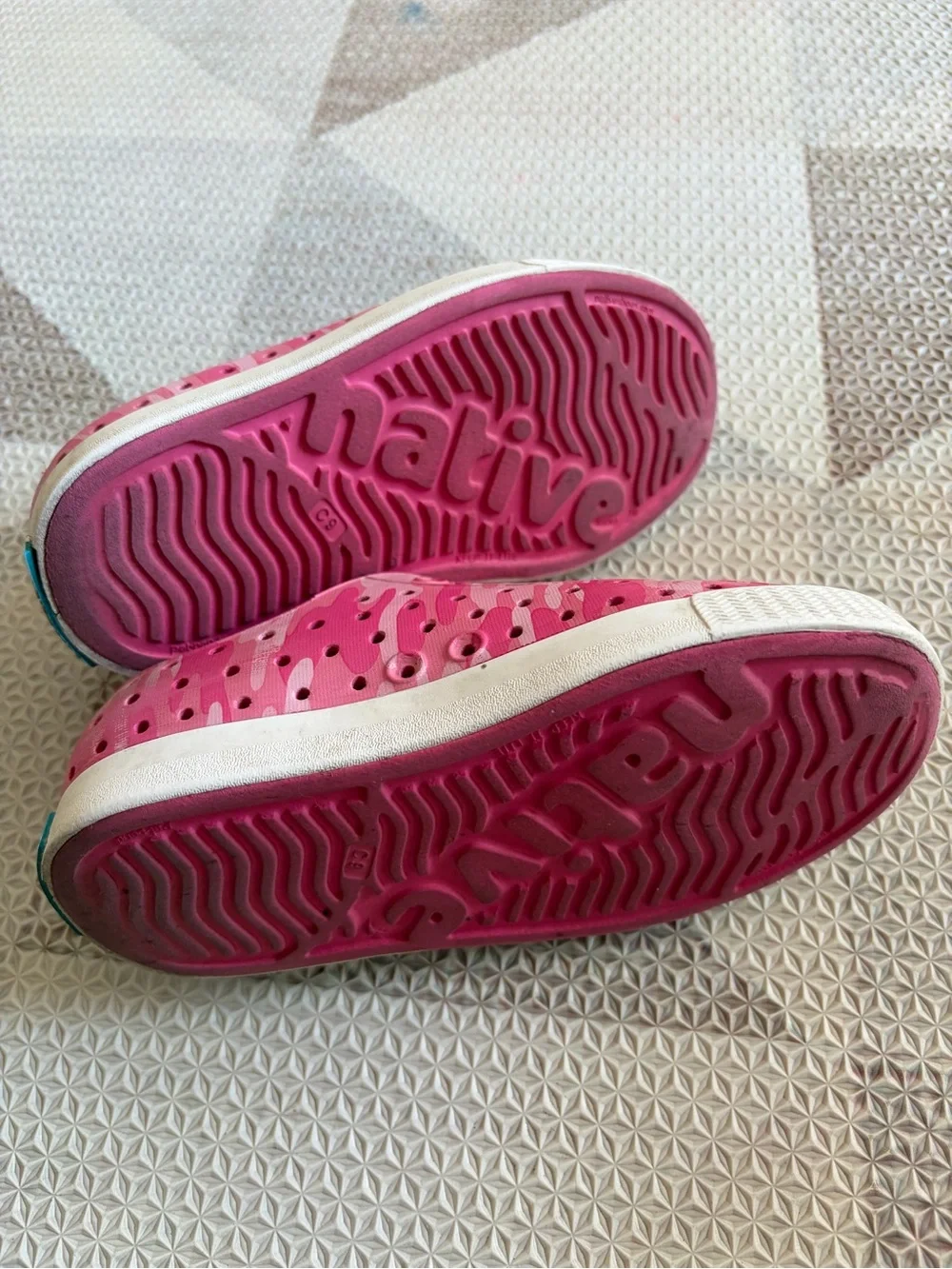 Native Jefferson Pink Camo Sneakers (8)